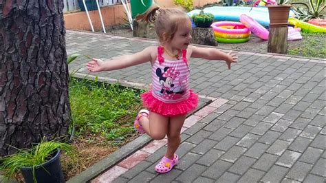 LITTLE GIRL DANCE TO ROLEX 